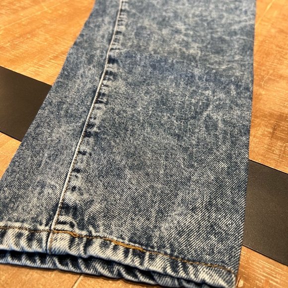🩵 Garage Acid Wash Mom Jeans - Picture 4 of 12